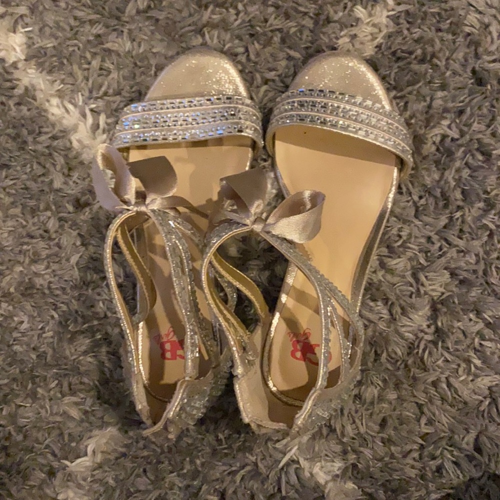 Cream with sequins beautiful girls shoes. Worn 1 time to a wedding